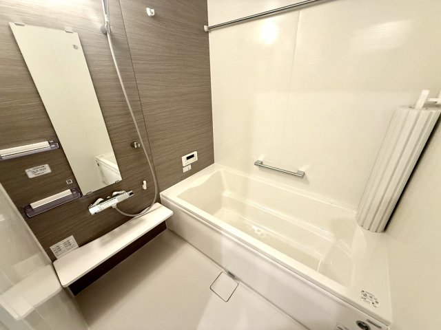 バス・シャワールーム　浴室乾燥・追い炊き機能付きのバスルーム♪