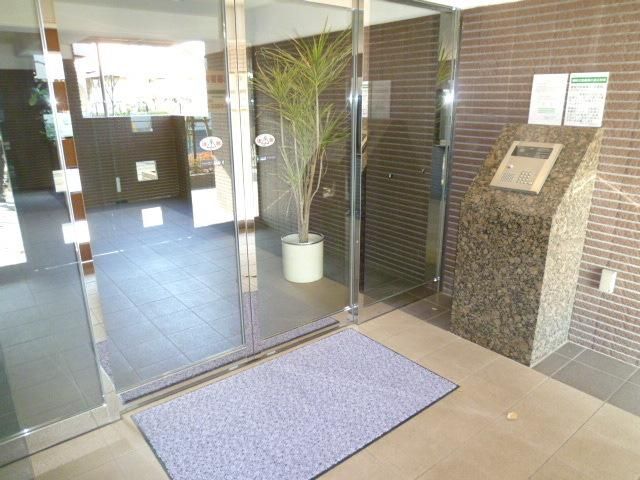 エントランス　★安心のオートロック付です★