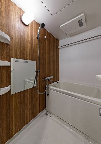 バス・シャワールーム　※写真は同じマンションの違う部屋のものになります。