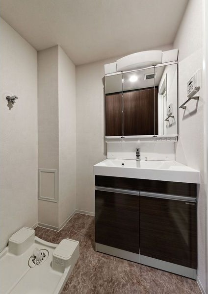 洗面設備　※写真は同じマンションの違う部屋のものになります。