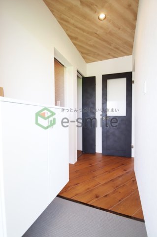 玄関　きれいな玄関です※同タイプイメージ画像・現況優先