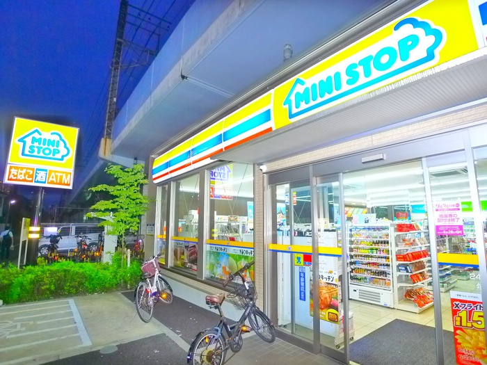 コンビニ　ミニストップ（コンビニ）まで210m