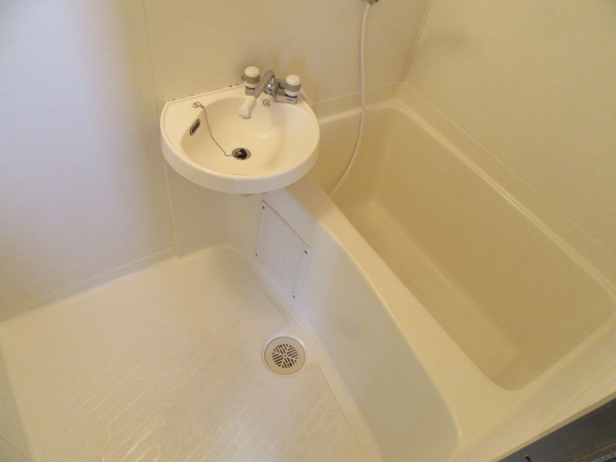 バス・シャワールーム　※室内は現況を優先します