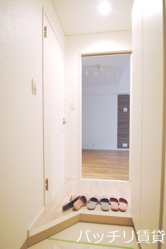 玄関　別号室の画像。現況を優先します。