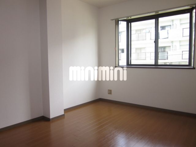 その他　６帖の洋室です