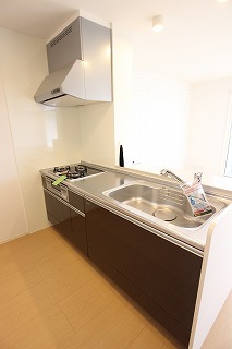 キッチン　カウンターキッチンでお料理中もお子さんの様子が見れます。