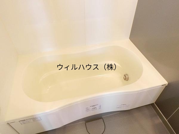 バス・シャワールーム　浴室乾燥機、追焚機能付の広々バスルーム！