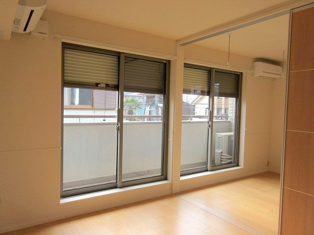 居室・リビング　広々としたリビング