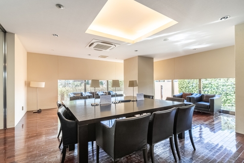 ロビー　1階ライブラリー　※2025年02月撮影