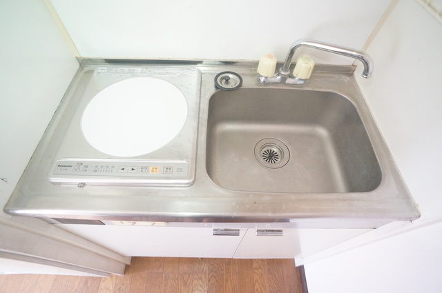 キッチン　火を使わず安心でお掃除も簡単なＩＨコンロ、１口付です♪