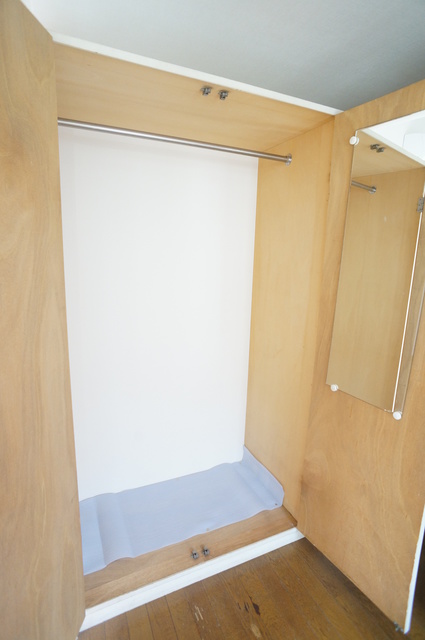 収納　パイプハンガーがあるので畳まず衣類を掛けることができます♪