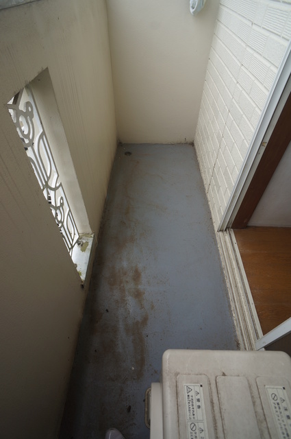 バルコニー　バルコニーがあるので洗濯物を太陽の下で干すことができます♪