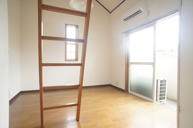 居室・リビング　２面採光なので、明るく風通しのよいお部屋です♪