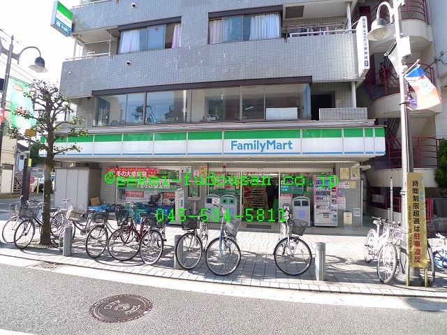 コンビニ　ファミリーマート鶴見中央店（コンビニ）まで89m