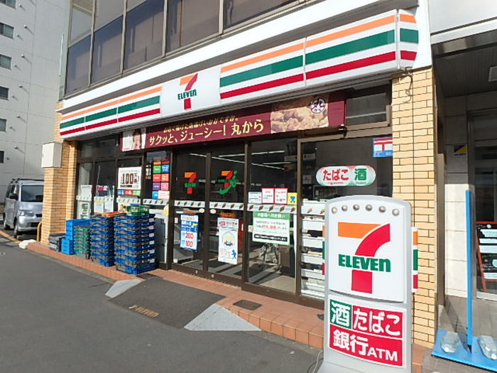 コンビニ　セブンイレブン（コンビニ）まで65m