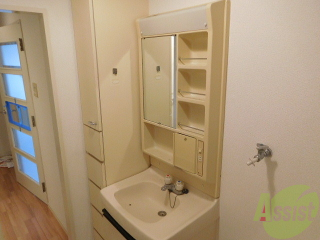 洗面設備　洗面台独立脱衣スペースもございます