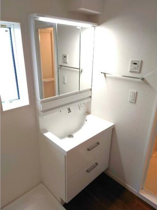 洗面設備　別部屋参考写真です