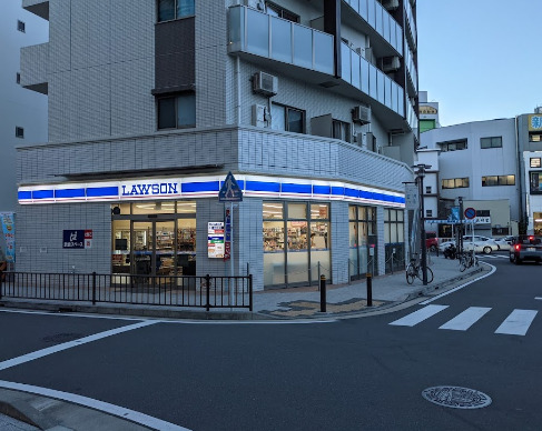 コンビニ　ローソン 金沢八景駅前店（コンビニ）まで266m