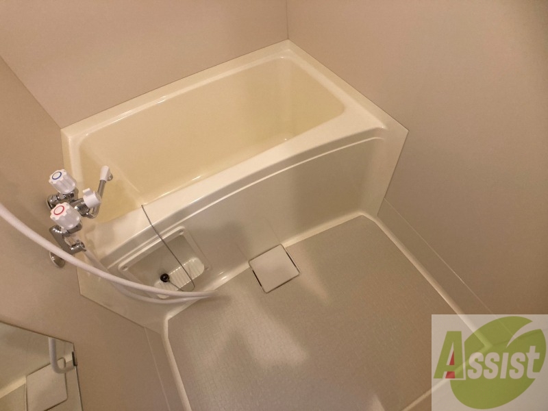 バス・シャワールーム　ユニットバスです。疲れを癒すのに欠かせませんね！