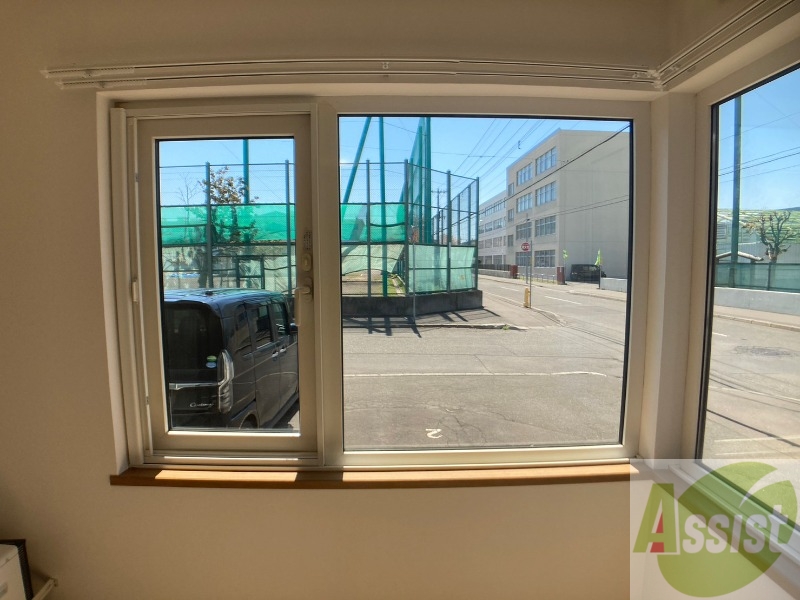 バルコニー　窓が大きいので風の通りが良さそうですね！！