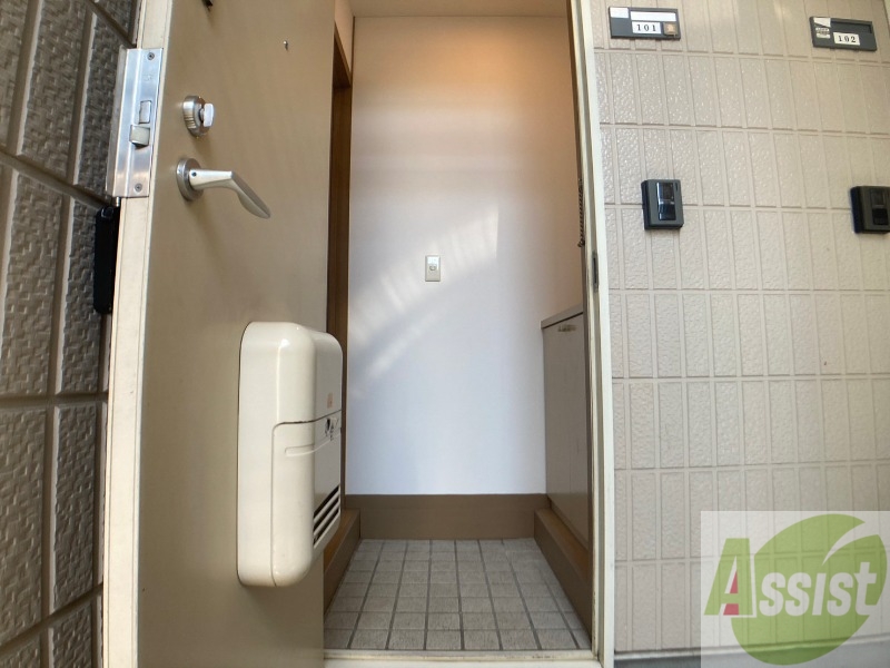 玄関　玄関の様子です。明るい印象ですね。気分もあがりそう。