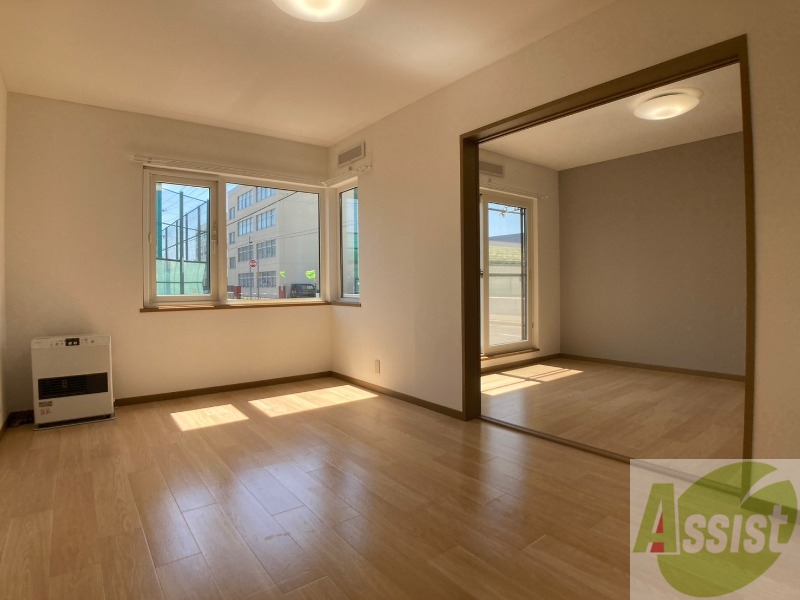 居室・リビング　広くてキレイなお部屋が広がっていて、充実した生活が送れそう。