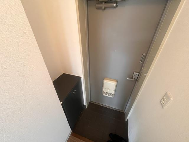 玄関　下駄箱あります
