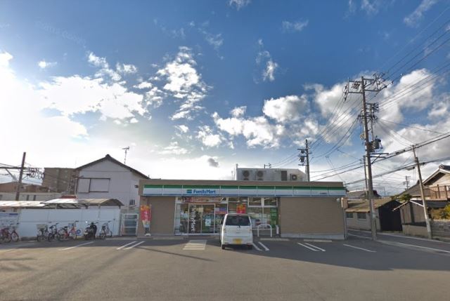 コンビニ　ファミリーマート七宝駅前店（コンビニ）まで180m