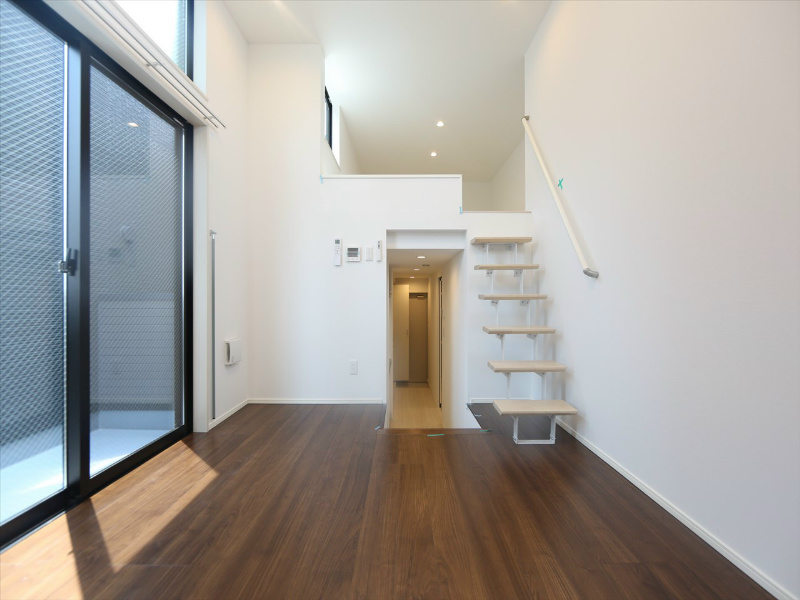 居室・リビング　洋室6.1帖　ロフト6.6帖（収納にも寝室にも使えます）