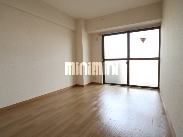 居室・リビング　別号室参考写真です