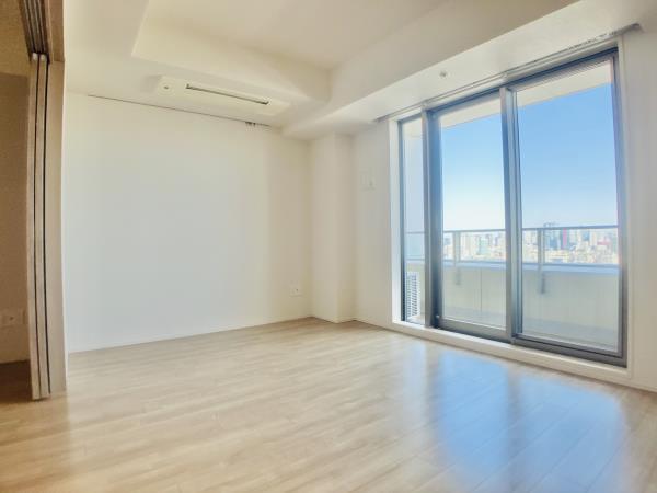 居室・リビング　こちらのリビングで趣味の時間をお楽しみください