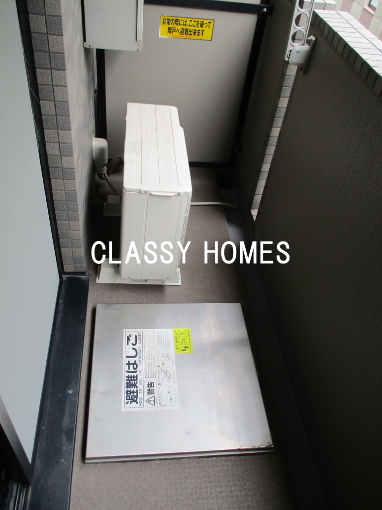 バルコニー　2004年竣工 ルーブル新橋：バルコニー