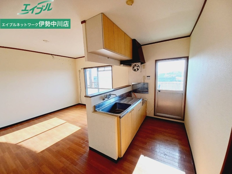 キッチン　別部屋参考写真です