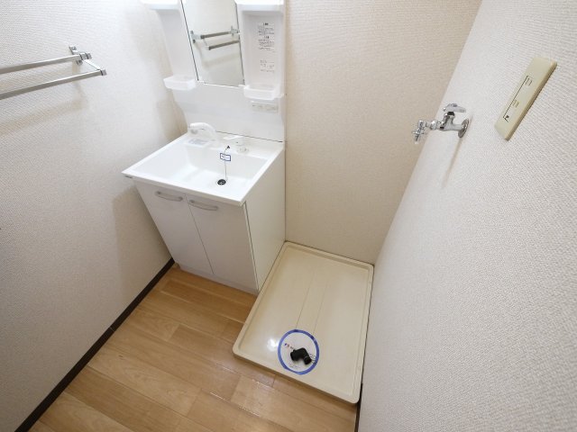 洗面設備　ゆったりとスペースのある洗面所