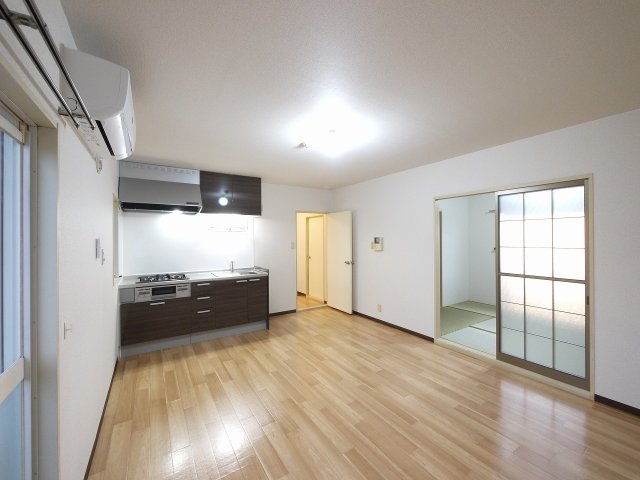 居室・リビング　こちらのリビングで趣味の時間をお楽しみください