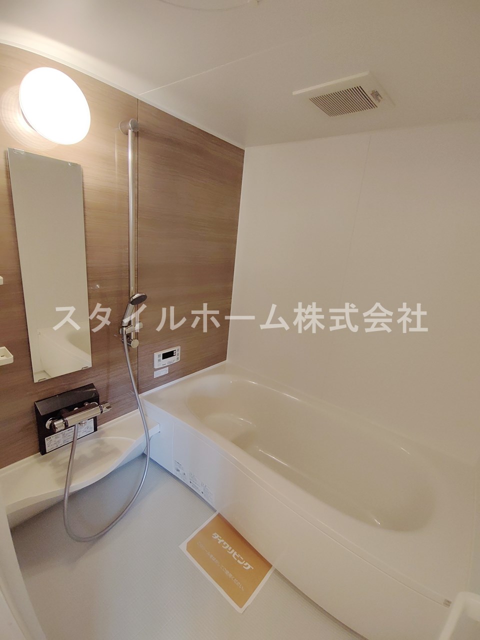 バス・シャワールーム　コンパクトで使いやすいお風呂です