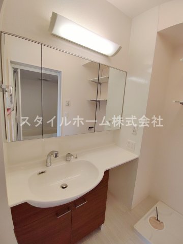 洗面設備　コンパクトで使いやすい洗面所