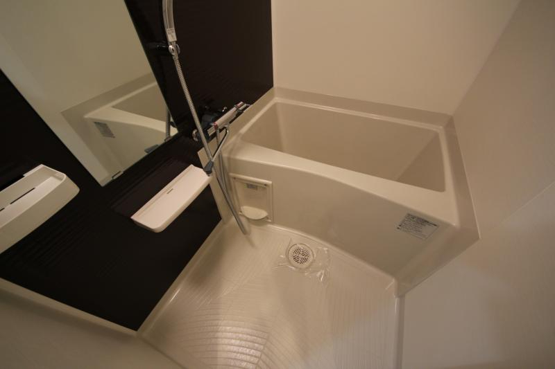 バス・シャワールーム　落ち着いた空間のお風呂です