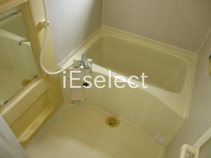 バス・シャワールーム　便利な追い焚き機能付き