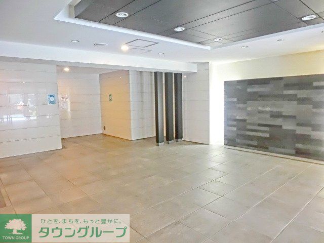 エントランス　開放感あふれるエントランスロビーです