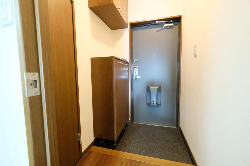 玄関　室内写真は別室です