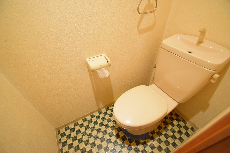 トイレ　落ち着いた色調のトイレです