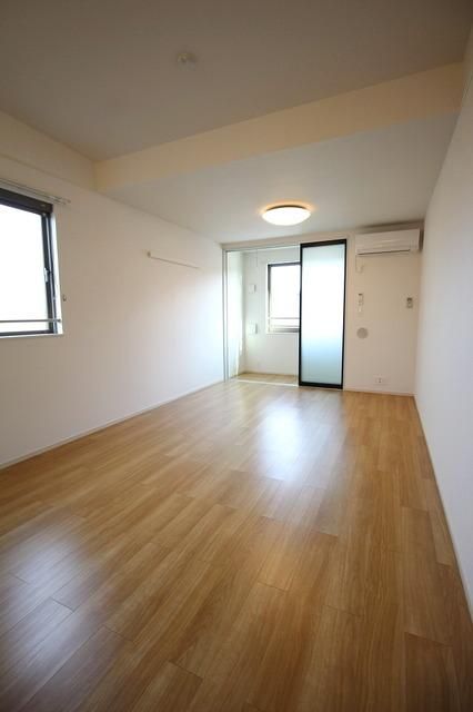 居室・リビング　★２面採光でお部屋が明るいですね★