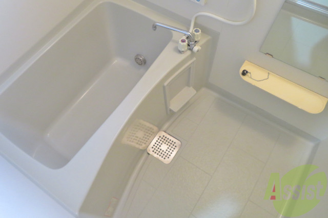バス・シャワールーム　お風呂はゆったり入れるサイズ感がグッド。