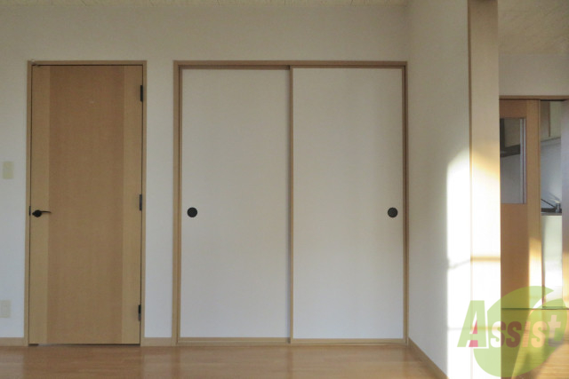 収納　クローゼットは幅が十分。あとはどうなっているか気になります。