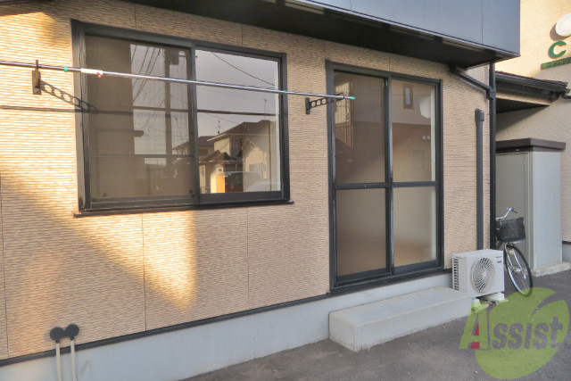 バルコニー　何かあったらすぐ逃げ出せますよー