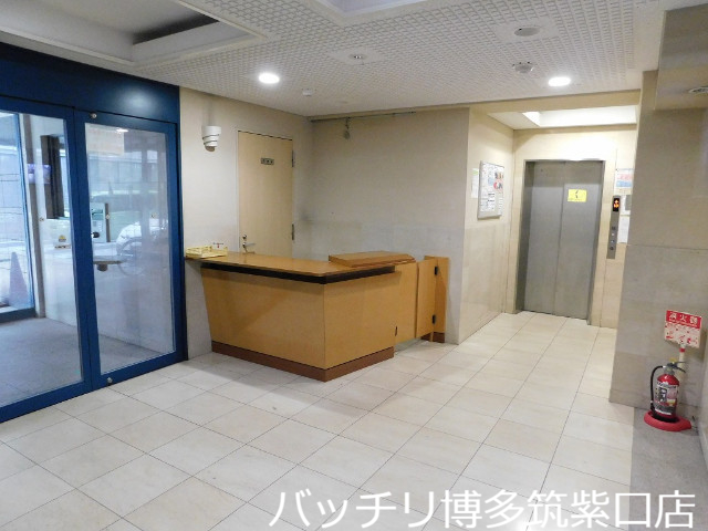 エントランス　別号室タイプの為、現状を優先します