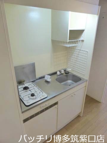 キッチン　別号室タイプの為、現状を優先します