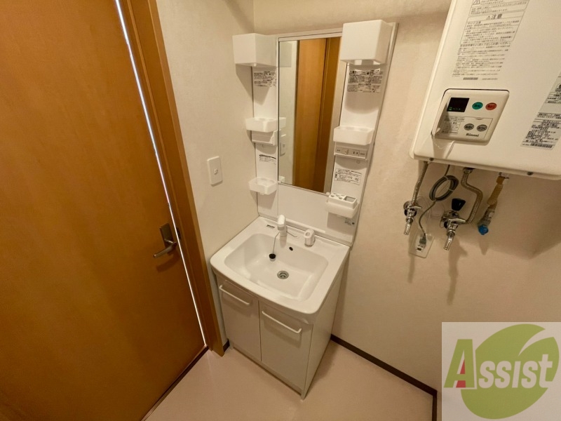 洗面設備　シャンプードレッサー。身支度はここでばっちり。