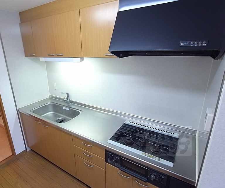 キッチン　広々、お料理がしやすい綺麗なキッチンです。